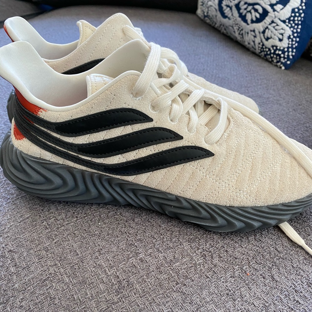 Adidas size 7 Sobakov